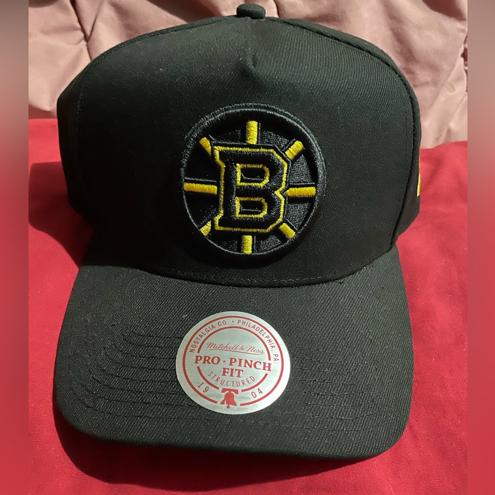 Boston Bruins Mitchell & Ness Black and Yellow Embroidered Cap